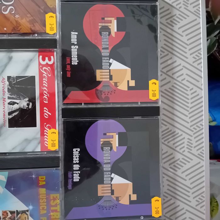 Música em Cd Colectâneas de Fado e Bailes Populares.
