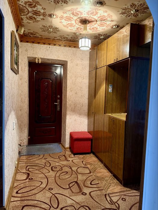 Здається в оренду три кімнатна квартира