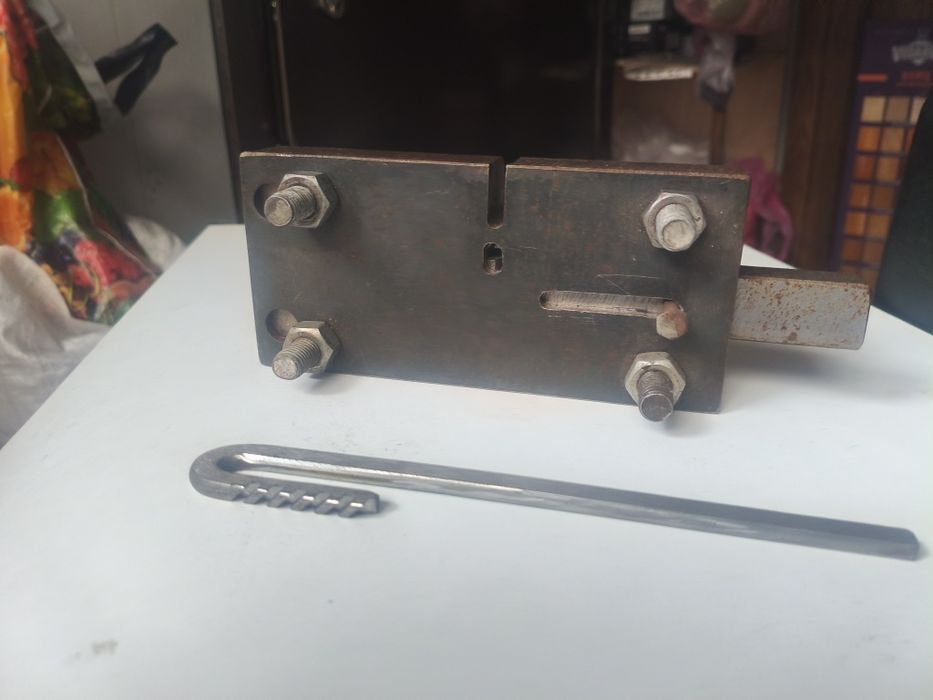 Продам замок ригельний обраного та прямого ходу