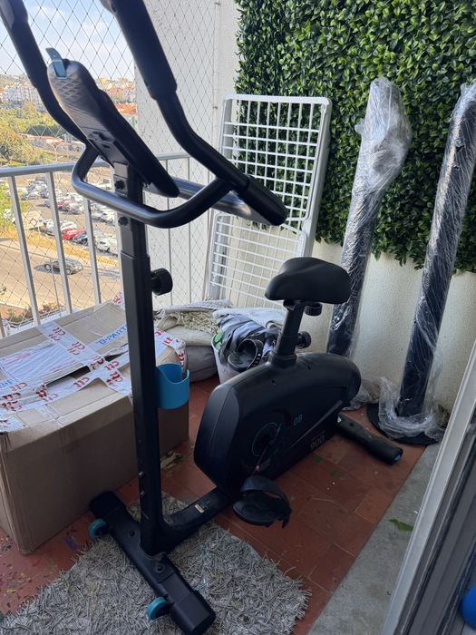 Bicicleta estática conectada auto alimentada domyos EB900
