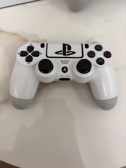 Продам playstation 4 Fat на 500 гб