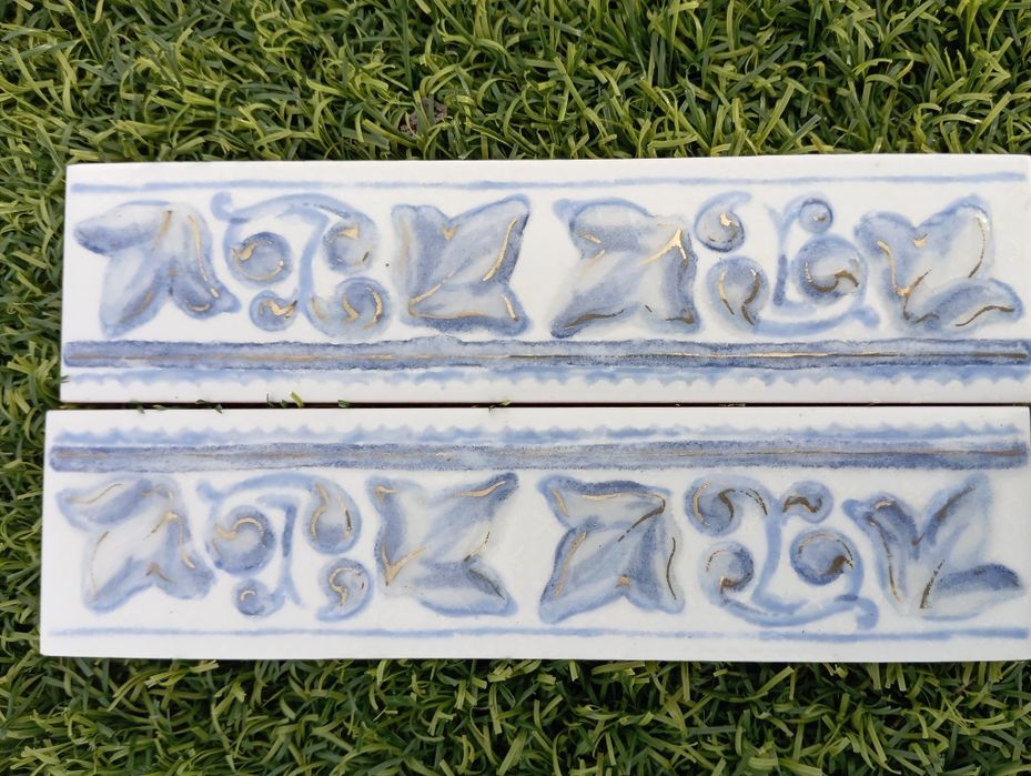 Azulejo faixas dourado e azul