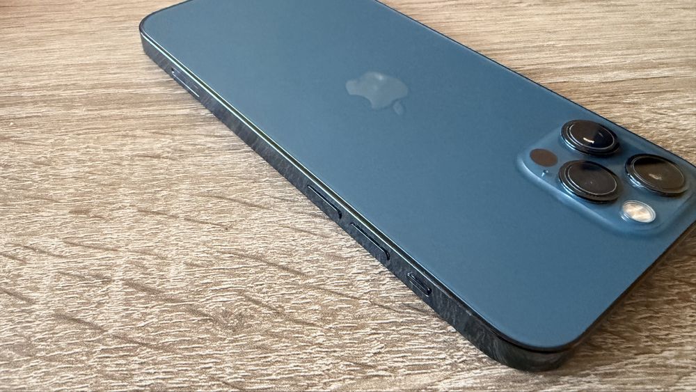 Iphone 12 pro niebieski
