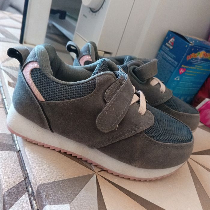 Речі на дівчинку