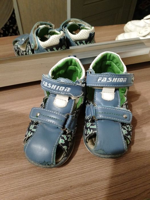 Віддам дитячі босоніжки , стелька 14