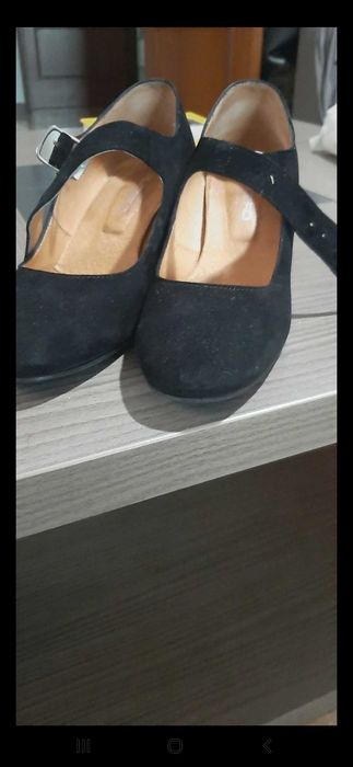 Sapatos de salto pretos tipo Mary Jane Eureka, em muito bom estado.