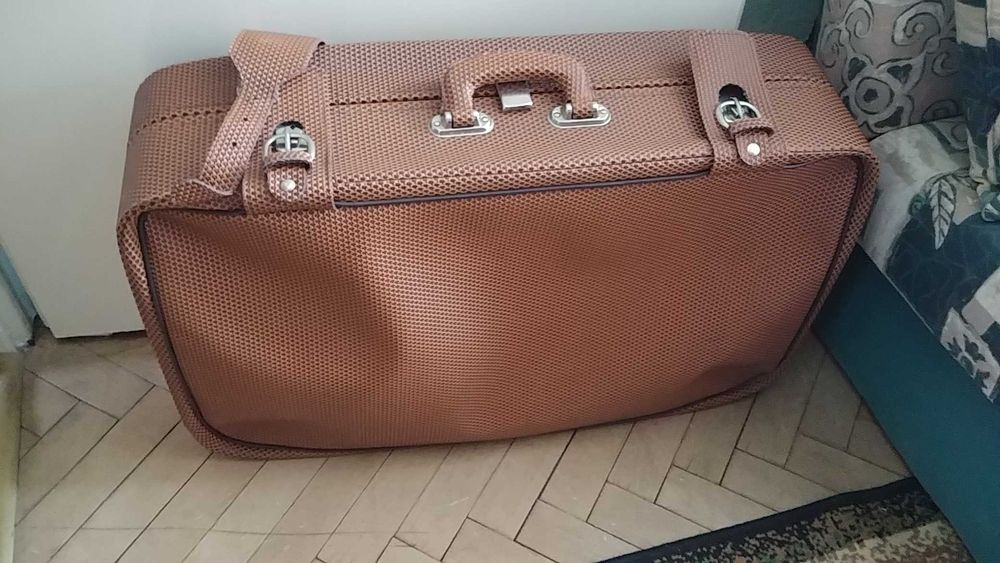 Unikalna Walizka Retro z Epoki PRL – Styl i Historia w Jednym!