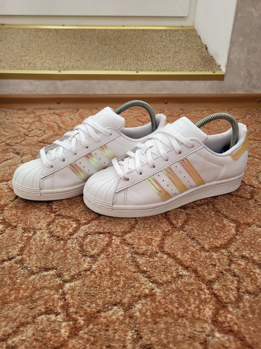 Оригинальные женские кроссовки Adidas Superstar