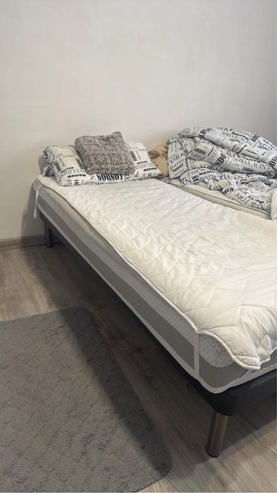 Łóżko  90x200  z materacem