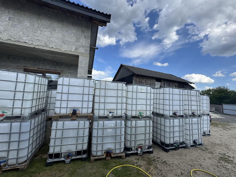 У продажі є Баки на 1000 л