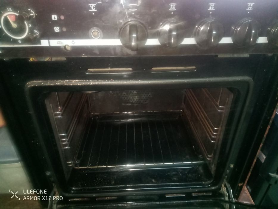 Porta forno Teka e bom estado  e forno para peças.