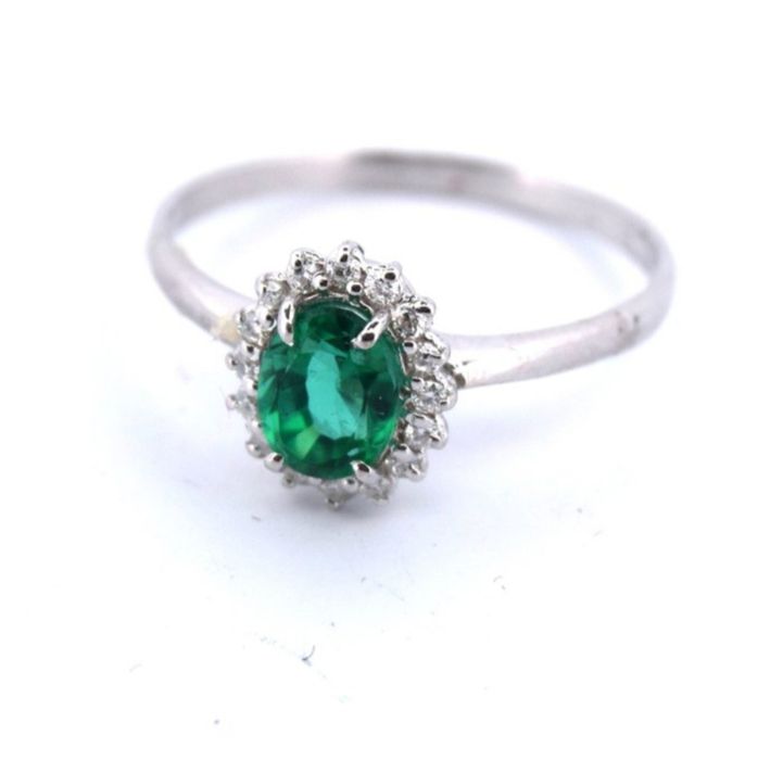 Anel de Ouro Branco Esmeralda e Diamantes