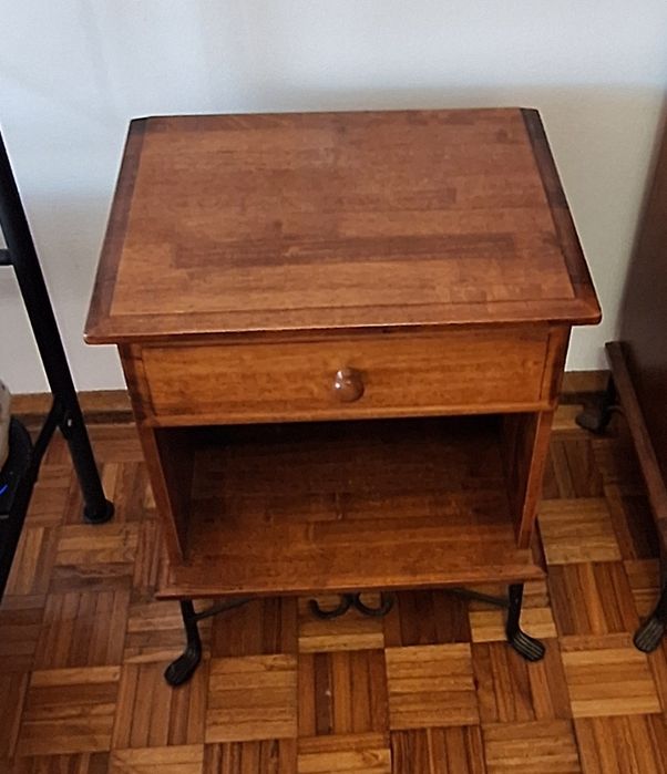 Cama casal em ferro+ mesinhas+ colchão