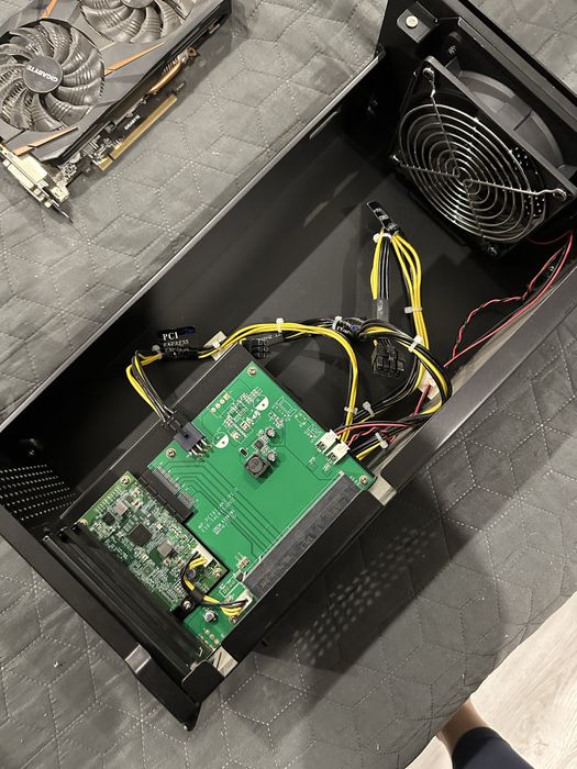 зовнішній графічний модуль (eGPU) - AKiTiO Node