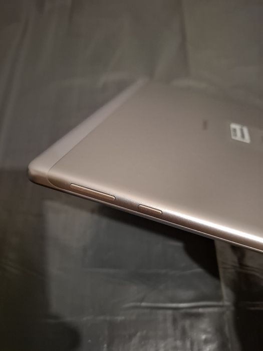 Планшет Huawei AGS-W09