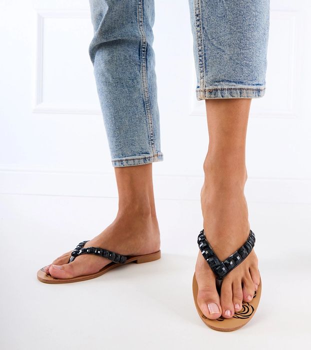 Czarne klapki japonki zdobione kamykami Liwiros