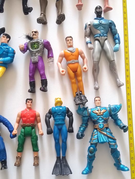 Lote 20 figuras de acção antigas coleccionáveis descontinuadas