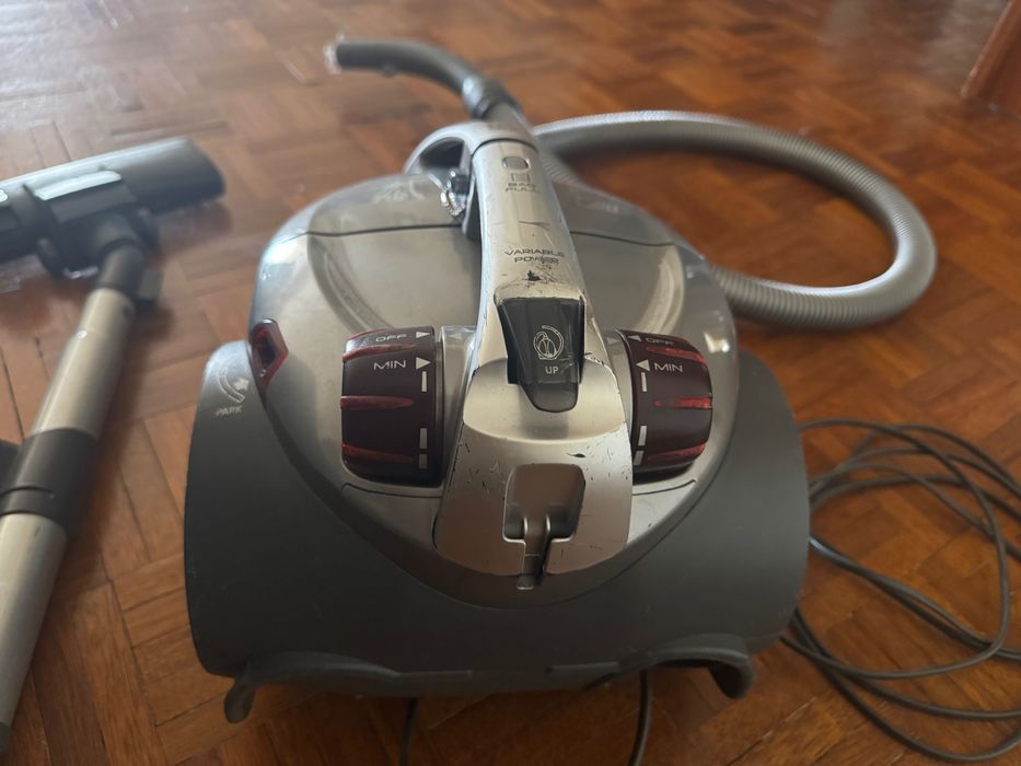 Aspirador Hoover Freespace Evo 2000W - Para Peças ou Reparação