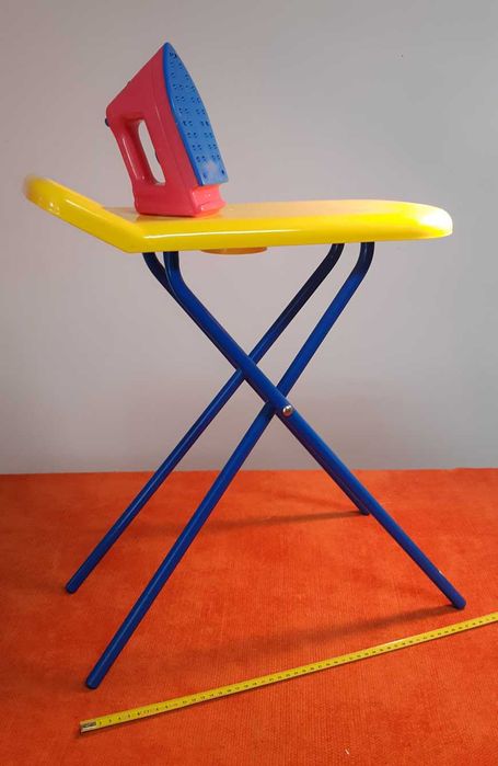 Brinquedos- banca de venda, tábua engomar + ferro, carrinho de compras