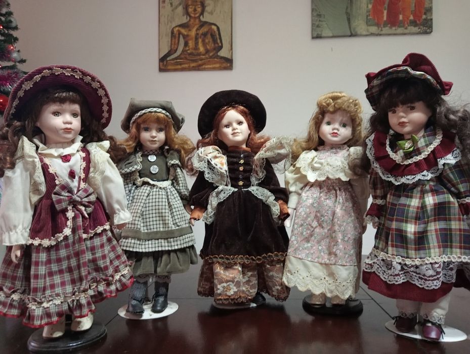 Bonecas de porcelana