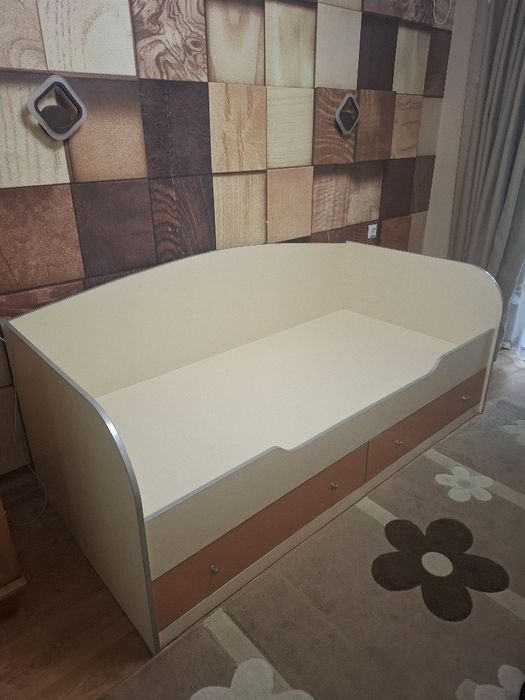 Продам кровать  с ортопедическим  матрасом