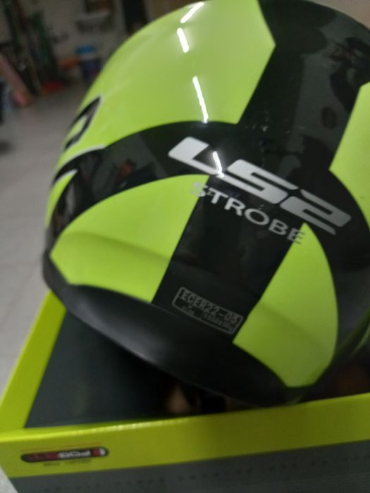 Capacetes  2 usados AGV e LC2