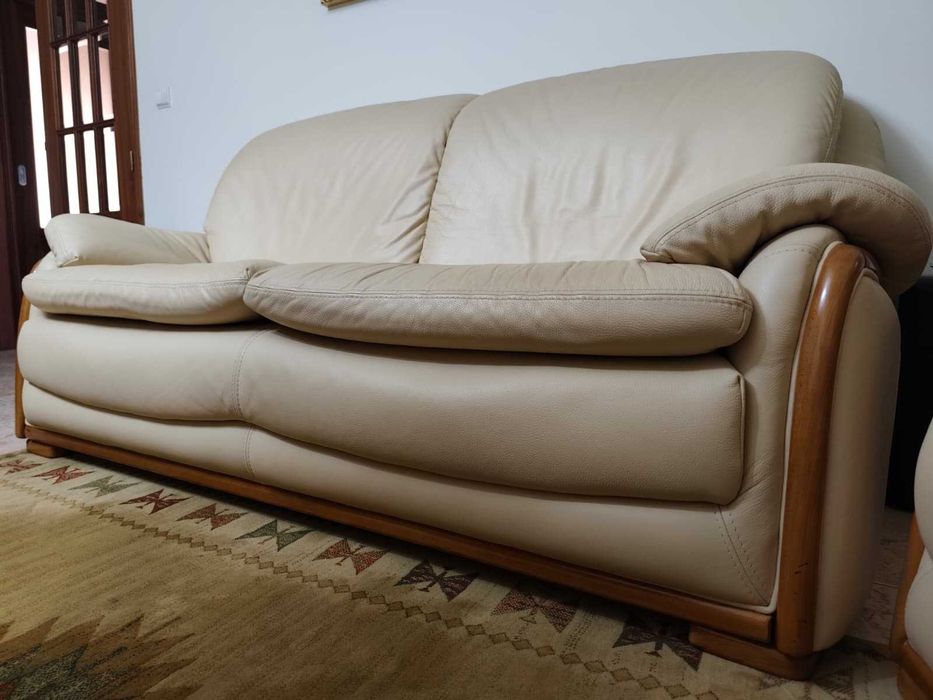 Conjunto de Sofás em Pele Bege – Como Novos  – Viseu