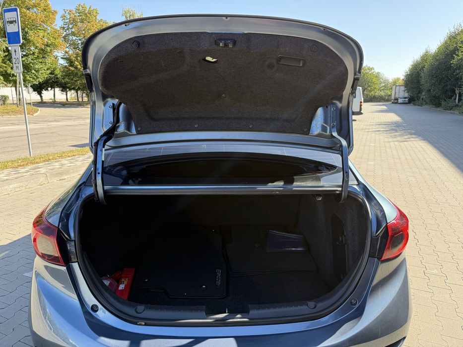 Продам Mazda 3 2015