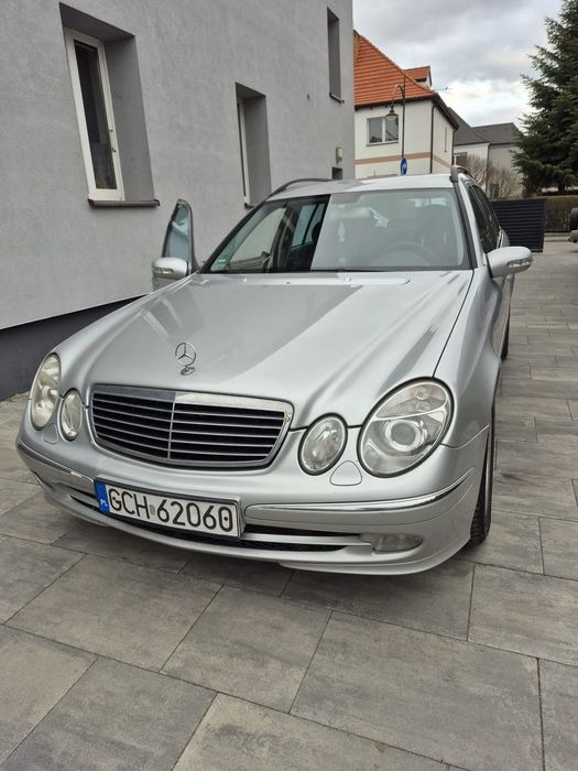 Mercedes-Benz Klasa E Mercedes-Benz Klasa E Avantgarde 2.7 - 7 osób