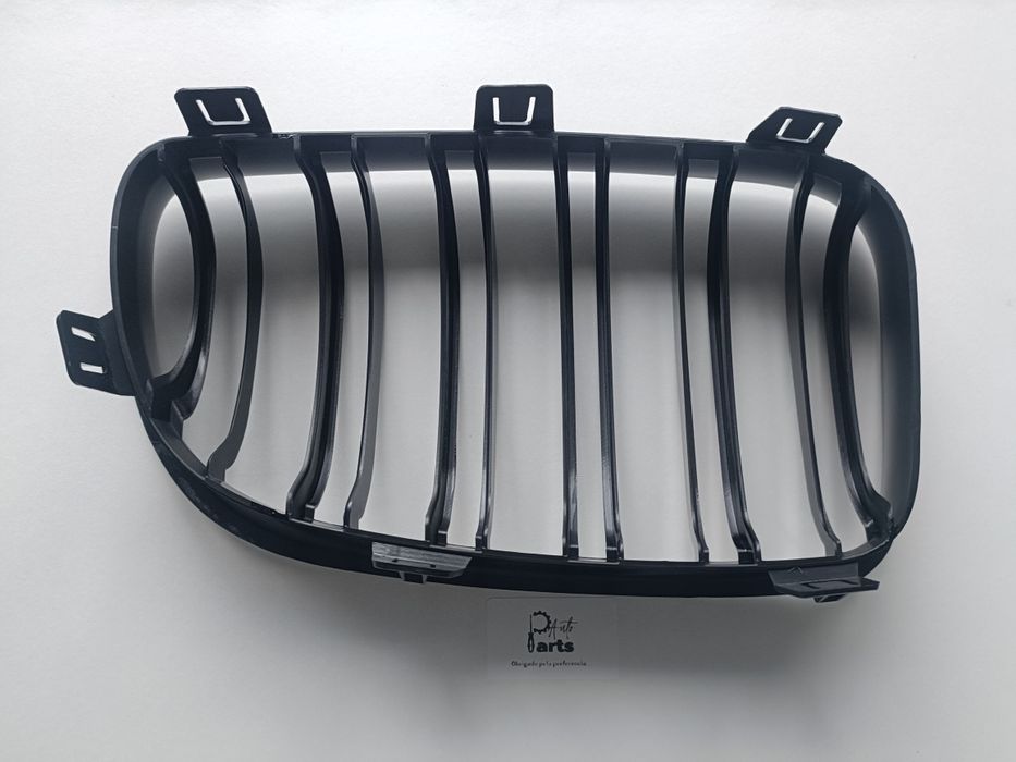 (Promoção) Grelhas Frontais aro duplo BMW E81 E82 E87 E88 preto piano