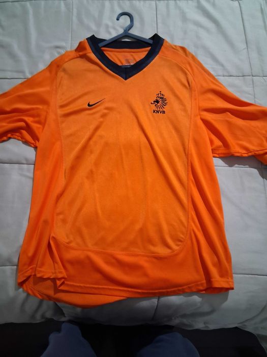 Várias camisolas futebol.