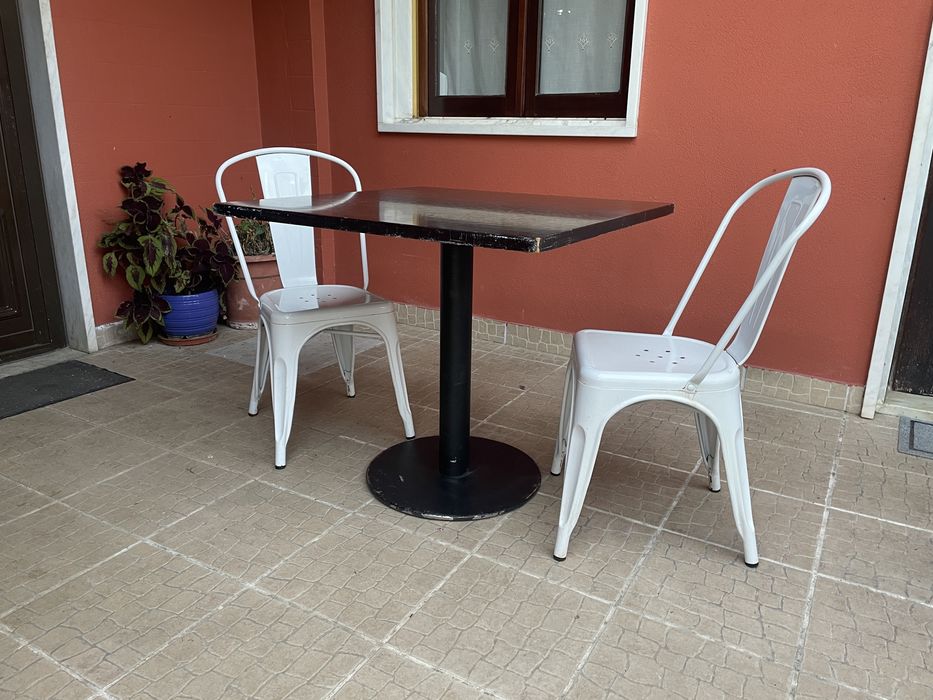 Mesa com 2 cadeiras estilo industrial – ideal cozinha ou café