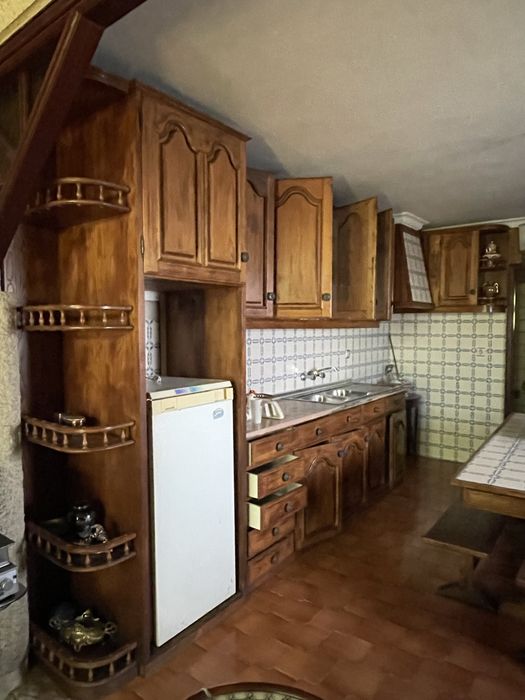 Cozinha completa madeira maciça c/ mármore + mesa – Maia