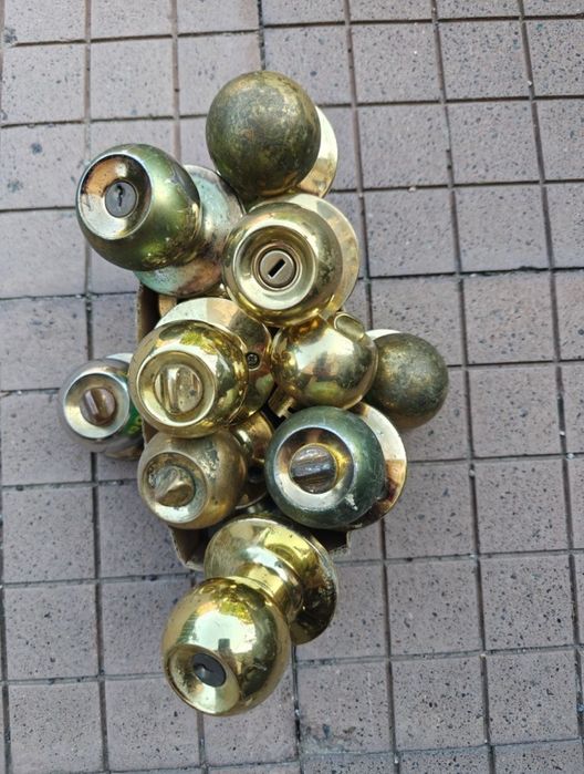 Дверные ручки - кнобы