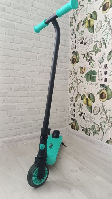 Дитячий електросамокат