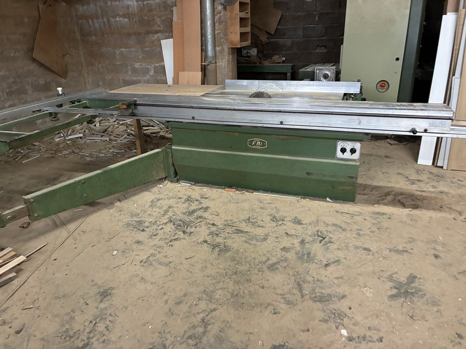 Banco de carpinteiro tenho 10 maquinas para venda