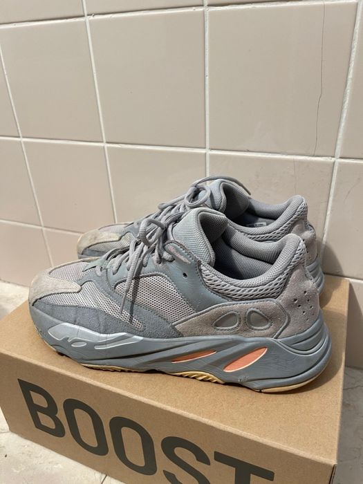 Tênis Yeezy 700 Inertia V1