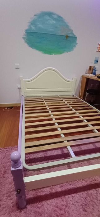 Cama de 183 x 128 com Estrado