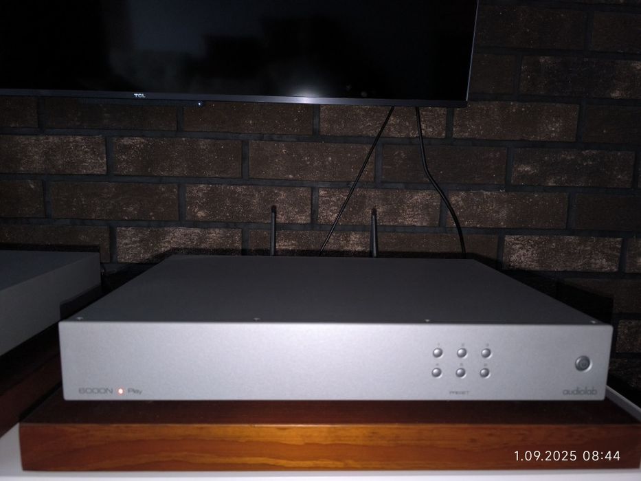 Zestaw stereo plus monitory.