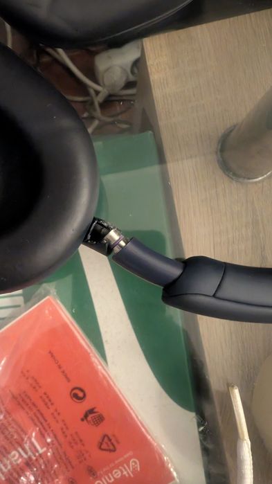 Sony WH-1000XM5.