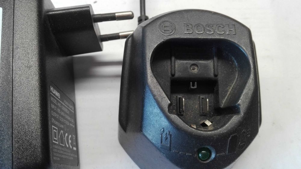 BOSCH ładowarka 12V