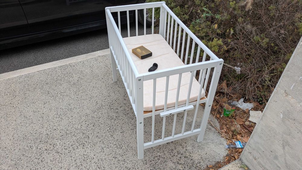 Berço de Bebe Branco em Madeira