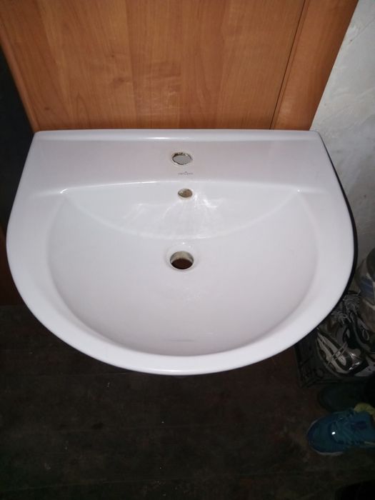 Умывальник " Тюльпан"Cersanit,Cостояние нового.