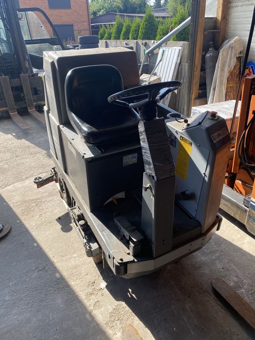 Szorowarka Automat szorująco zbierający Nilfisk BR850C z Niemiec