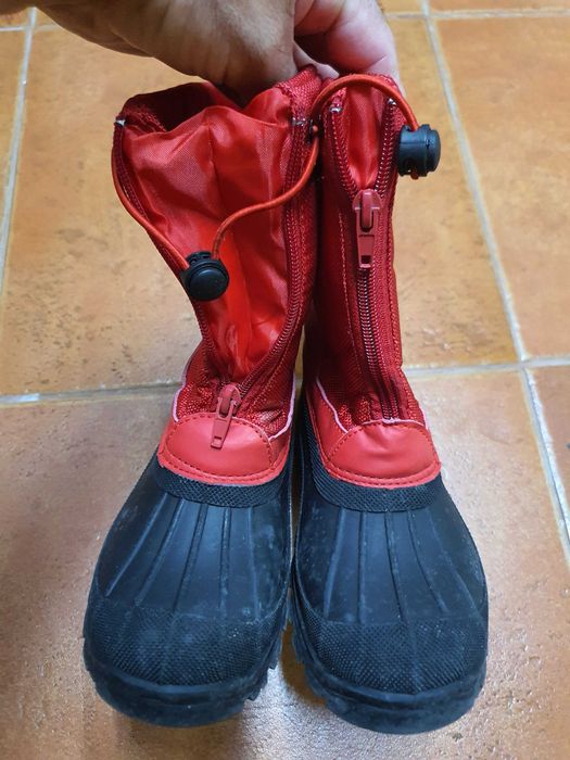 Botas de criança para a neve