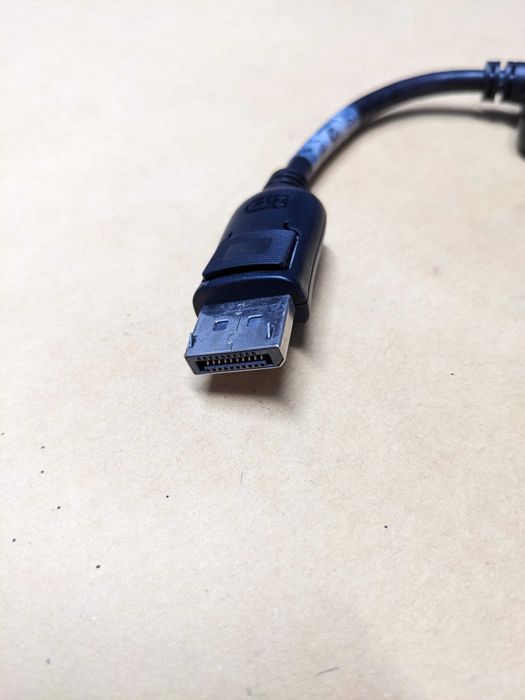 DisplayPort to VGA Adapter64172213241730122