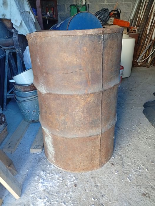 бочка металева..