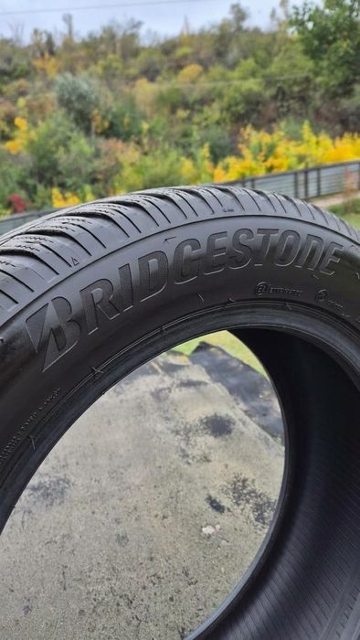 Зимові шини Bridgestone  235/55 R18 комплект