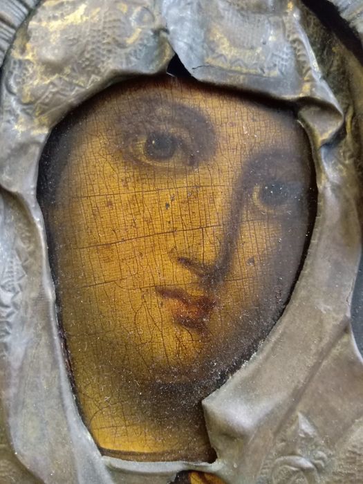 Икона старая, в окладе. Казанская.