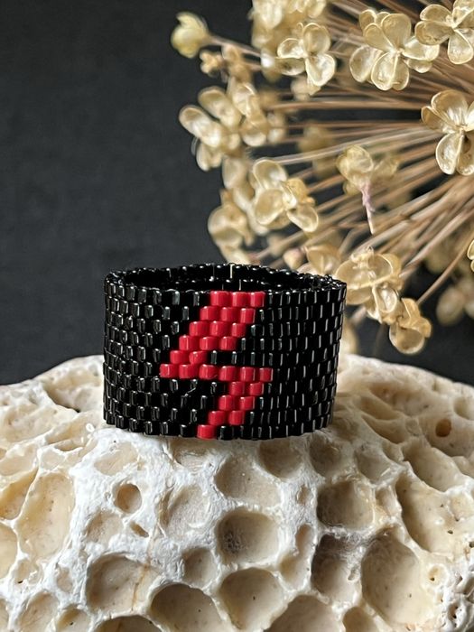 Obrączka handmade z motywem błyskawicy